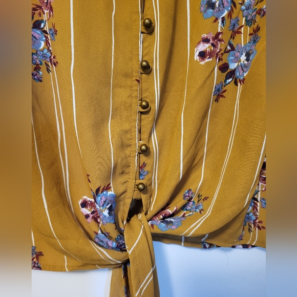 Urban Romantics front tie floral top - Picture 3 of 5